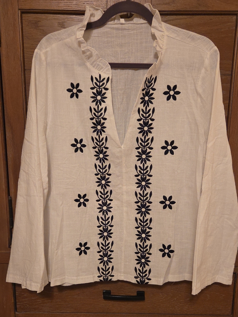 Embroidered Black/White Pullover Top